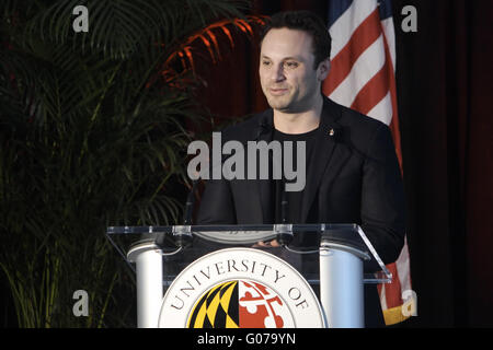 College Park, Maryland, USA. Apr 30, 2016. Brendan Iribe, cofondateur et PDG, Oculus VR, Inc., s'exprimant lors de la cérémonie d'inauguration des travaux de la Brendan Iribe Centre, tenue à Lot GG1 le futur site de l'édifice de l'Université du Maryland. © Evan Golub/ZUMA/Alamy Fil Live News Banque D'Images