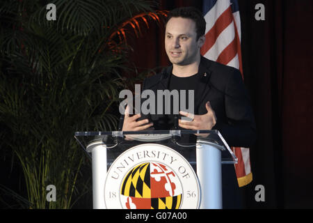 College Park, Maryland, USA. Apr 30, 2016. Brendan Iribe, cofondateur et PDG, Oculus VR, Inc., s'exprimant lors de la cérémonie d'inauguration des travaux de la Brendan Iribe Centre, tenue à Lot GG1 le futur site de l'édifice de l'Université du Maryland. © Evan Golub/ZUMA/Alamy Fil Live News Banque D'Images