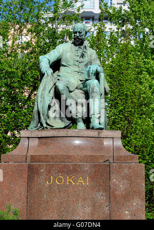 Statue de Mor Jokai, écrivain hongrois, l'Avenue Andrassy, Budapest, Hongrie Banque D'Images