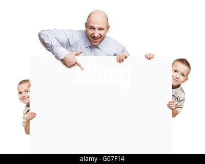 Père et fils holding blank sign ou la plaque Banque D'Images