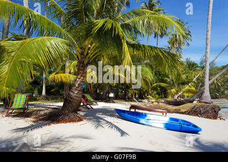 Canoë sur la plage de l'île de Koh Kood, Thaïlande Banque D'Images