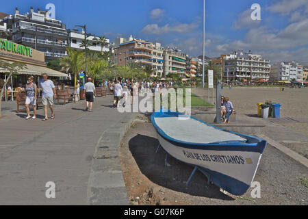 Plage de Los-Christianos ville. Tenerife. L'Espagne. Banque D'Images