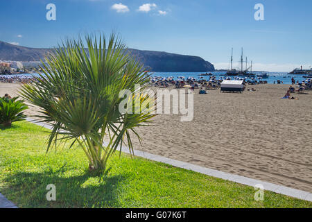 Plage de Los-Christianos ville. Tenerife. L'Espagne. Banque D'Images