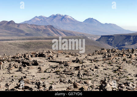 Volcan Chachani du Mirador de los Andes Patapampa Pass, Pérou Banque D'Images