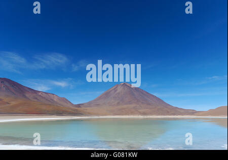 Laguna Verde et le volcan Licancabur dans le sud-ouest de la bolivie Banque D'Images
