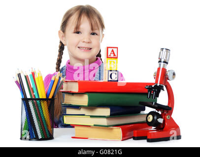 La petite fille en savoir isolé sur fond blanc Banque D'Images