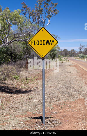 Alerte rouge le long de la route, à l'outback de l'Australie Banque D'Images