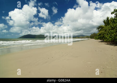 Plage déserte au nord de Queensland, Australie Banque D'Images