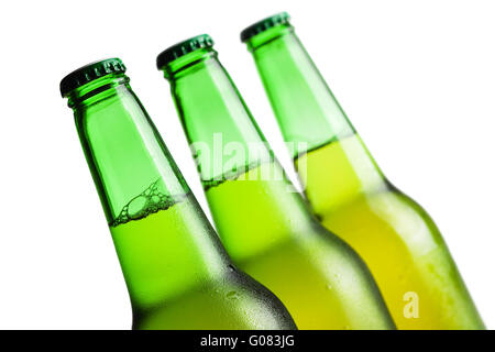 Trois bouteilles de bière verte isolated over white backg Banque D'Images