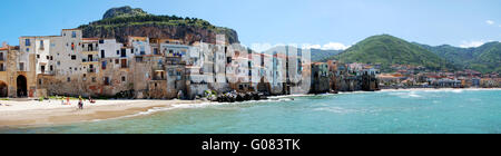 Vue panoramique sur la ville de Cefalu, Sicile Banque D'Images