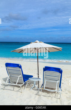 Chaises de plage à Shoal Bay à Anguilla Banque D'Images