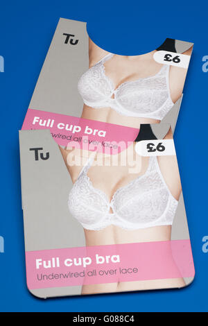 Deux TU étiquettes underwired cuir Soutien gorge pour prix de £ 6 Banque D'Images