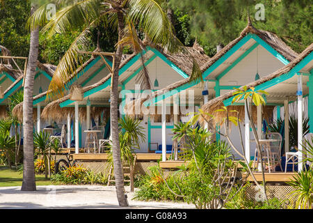 Tropical Beach bungalow sur la côte de l'océan, Gili Meno, Lombok, Indonésie Banque D'Images