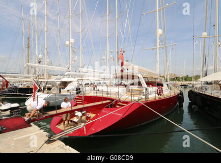 Palma International Boat Show 2016 et 2016 Palma Superyacht - pré ouverture des images - superyachts dans le foregroun avec HEIDENSKIP Banque D'Images