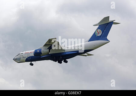 Ilyushin Il-76TD-90SW le Silk Way Banque D'Images