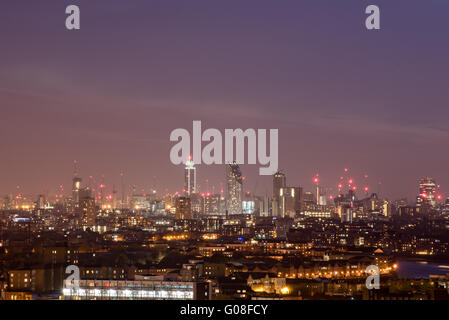 Vue panoramique sur la vie nocturne de Londres Shard Oxo Tower London Eye de talkie Walkie Balfron Tower Poplar, Londres, Royaume-Uni. Banque D'Images