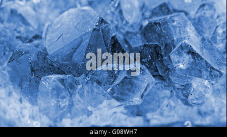 Macro photo sur les cristaux de sulfate de cuivre - vitriol bleu Banque D'Images