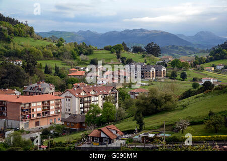 Photo aérienne de la ville de Torrelavega, Cantabria, ESPAGNE Banque D'Images