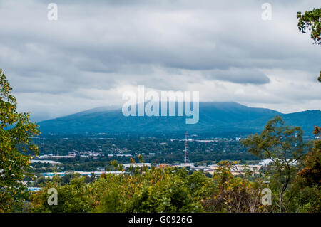 Vue de la ville de Roanoke de Blue Ridge Parkway Banque D'Images