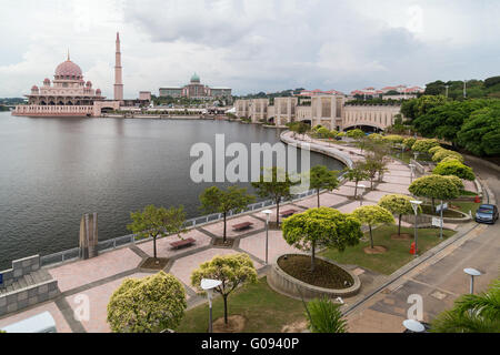 Mosquée Putra Perdana Putra, Putra et Bridge à Putrajaya Banque D'Images