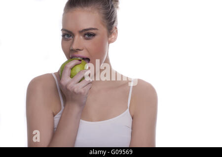 Belle femme saine bénéficiant d''un green apple Banque D'Images
