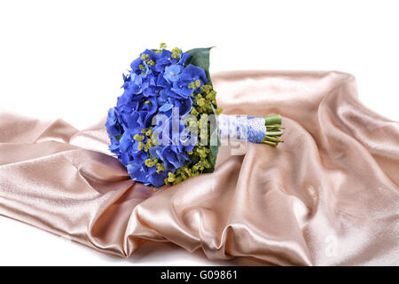 Bouquet de mariage un tissu doré isolé sur fond blanc Banque D'Images