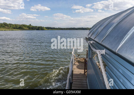 Un flotteur sur la rivière Havel en Allemagne de l'Est Banque D'Images