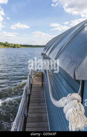 Un flotteur sur la rivière Havel en Allemagne de l'Est Banque D'Images