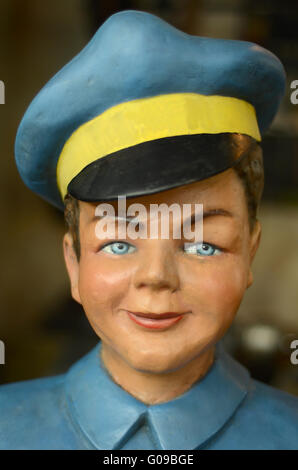 Mannequin vintage d'un garçon ou un homme dans un uniforme bleu Banque D'Images