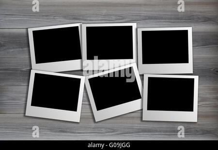 Polaroid sur le plancher en bois Banque D'Images