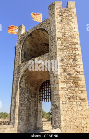 EntranceTown Ville Pont Besalú Catalogne Espagne Banque D'Images