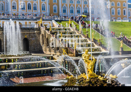 Fontaine Samson et Grande Cascade à Peterhof, Russie Banque D'Images