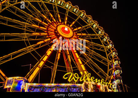 Grande Roue de foire annuelle de Hambourg Banque D'Images