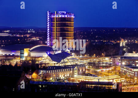 Nouveau centre avec gazomètre, Oberhausen, Allemagne Banque D'Images