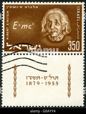 Israël - 1956 : montre Albert Einstein (1879-1955) et l'équation de sa théorie de la relativité Banque D'Images