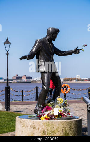 Billy Fury statue, Pier Head, Liverpool, Merseyside, Angleterre, Royaume-Uni Banque D'Images