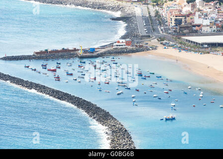 San Andres et bateaux sur la plage de Teresitas Tenerife Espagne Banque D'Images