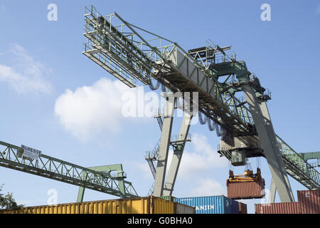 Grue à portique, port de conteneurs Dortmund, Allemagne Banque D'Images