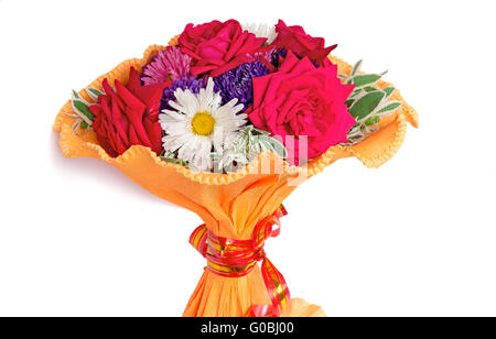 Bouquet de fleurs : roses, asters, camomille sur un wh Banque D'Images