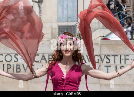 Re-enactment romain jeux en arène de Nîmes situé dans la ville de Nîmes. Banque D'Images