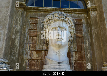 Ancienne statue de l'empereur romain Gaius Julius Caesar Augustus au Musées du Vatican Banque D'Images