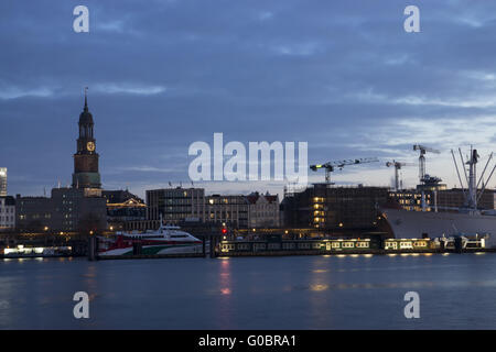 Le port de Hambourg, avec l'Allemagne, St Michel Banque D'Images