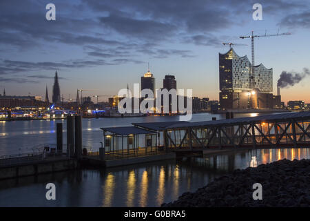 Le Elbphilharmonics chabor avec Hambourg, Allemagne Banque D'Images