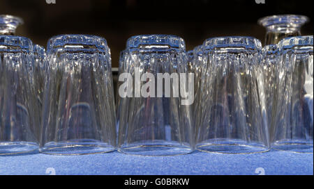Beaucoup de verre pour l'eau potable dans les restaurant Banque D'Images