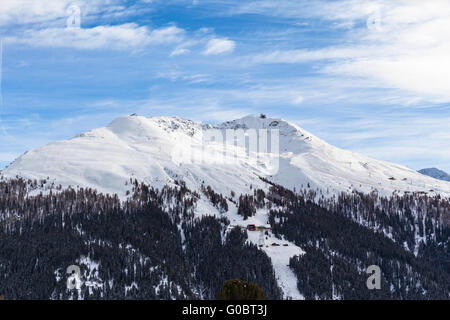 Vue imprenable sur la neige au-dessus de Davos Jacobshorn ville en hiver, Canton des Grisons, Suisse Banque D'Images