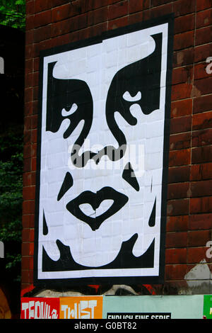 Ein Graffity Art de rue des Kuenstlers Shepard Fairey aus der 'André le Géant'-Serie, Juni 2015, Berlin-Wedding. Banque D'Images