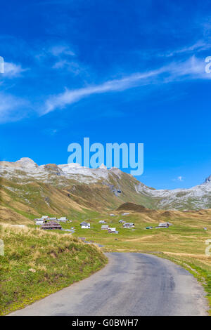 Vue imprenable sur la montagne de avec Barglen Schiben/, Graustock, sur le chemin de randonnée près de l'Susten Pass, entre le ber Banque D'Images