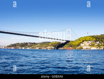 Vue sur pont Fatih Sultan Mehmet du côté européen d'Istanbul Banque D'Images