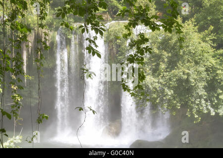 Vue de la partie supérieure des chutes de Duden à Antalya Banque D'Images