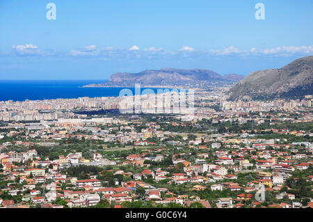 Vue aérienne de Palerme à partir de Monreale. La Sicile. L'Italie. Banque D'Images